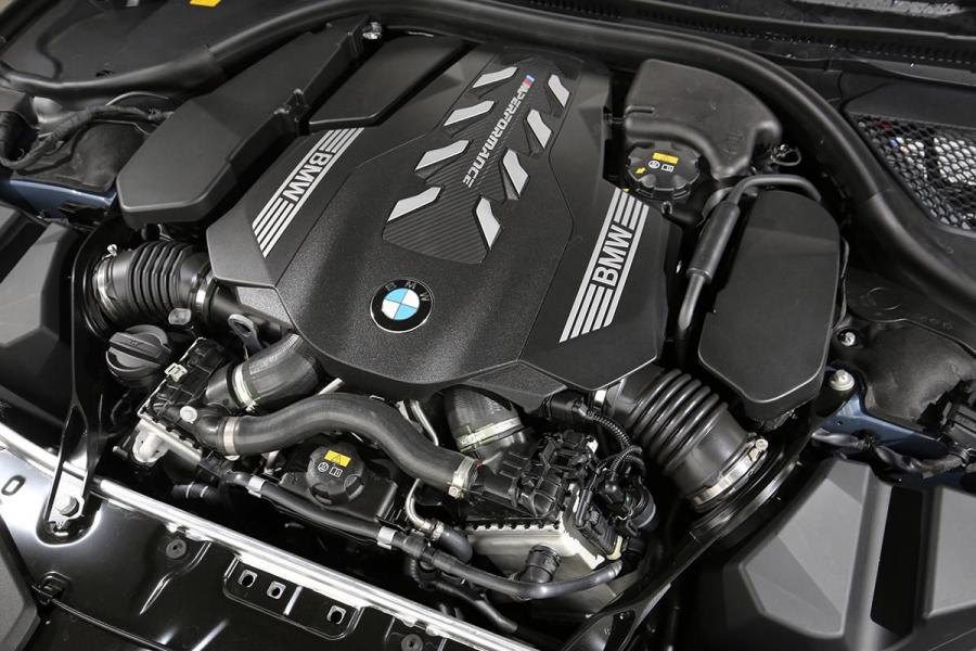 Моторный отсек BMW M850i xDrive (G15) 2019 года  (JP) (фото 11 из 18)
